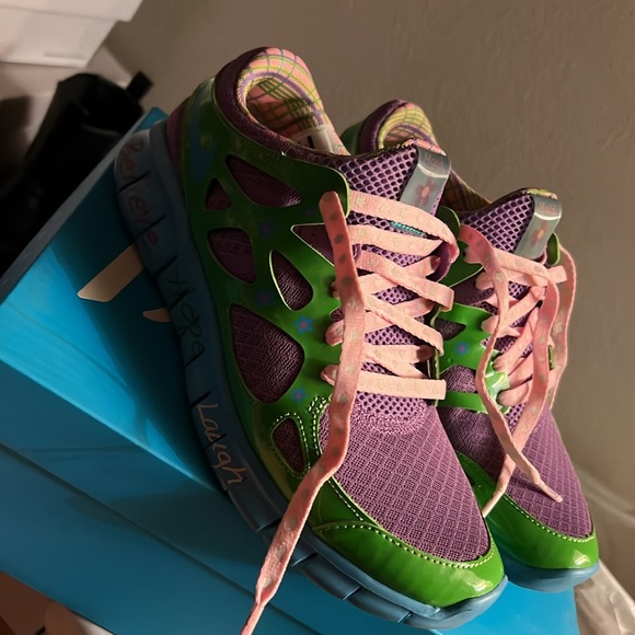 WMNS NIKE FREE RUN - Picture 2 of 3